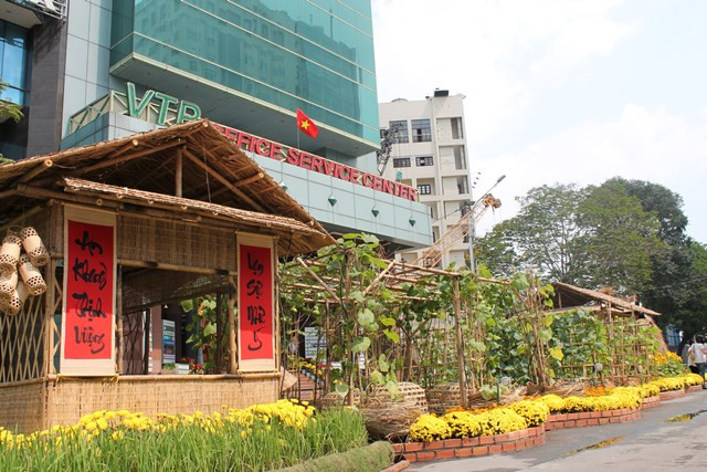 Những mái nhà tranh và giàn bầu mang đậm nét thôn quê....