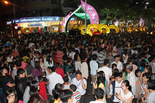 Và &quot;biển người&quot; ngay lập tức được tạo ra...