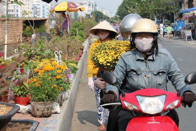 Không khí mua sắm trên bờ đã bắt đầu nóng dần lên