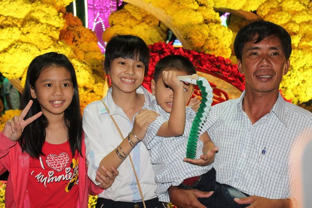 Vào được đường hoa rất khó khăn nhưng được chụp ảnh là vui, quên hết mệt mỏi