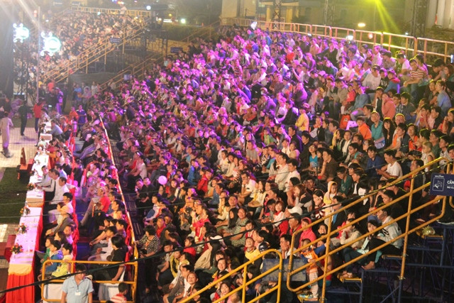 Thu hút đông đảo người dân đến thưởng thức