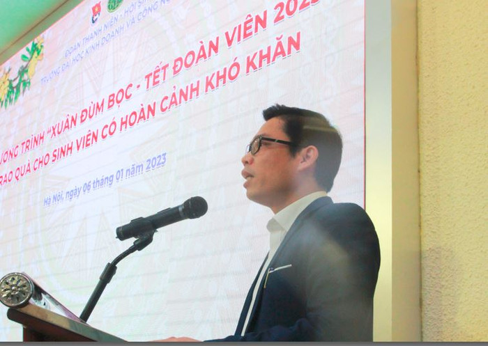 Anh Nguyễn Văn Điệp- Bí thư Đoàn Thanh niên Cộng sản Hồ Chí Minh Trường Đại học Kinh doanh và Công nghệ Hà Nội phát biểu tại Chương trình. (Ảnh: Mạnh Đoàn)