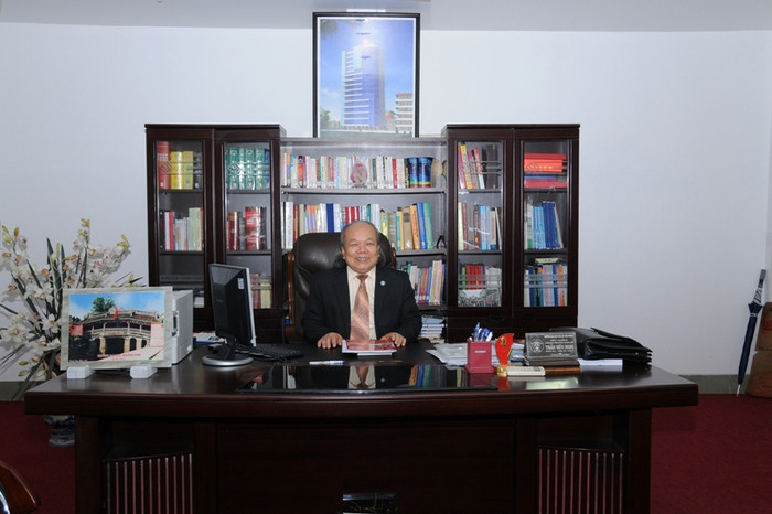 "GS.TS.NGƯT. Trần Hữu Nghị - Bí thư Đảng ủy, Hiệu trưởng trường Đại học dân lập Hải Phòng" "GS.TS.NGƯT. Trần Hữu Nghị - Bí thư Đảng ủy, Hiệu trưởng trường Đại học dân lập Hải Phòng"