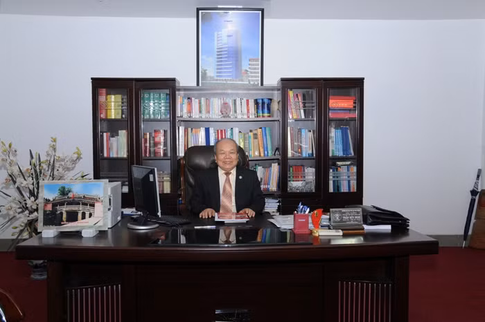 "GS.TS.NGƯT. Trần Hữu Nghị - Bí thư Đảng ủy, Hiệu trưởng trường Đại học dân lập Hải Phòng"