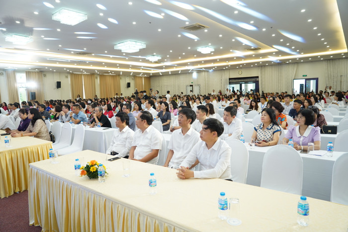 Các đại biểu tham dự buổi lễ. DSC07236.JPG