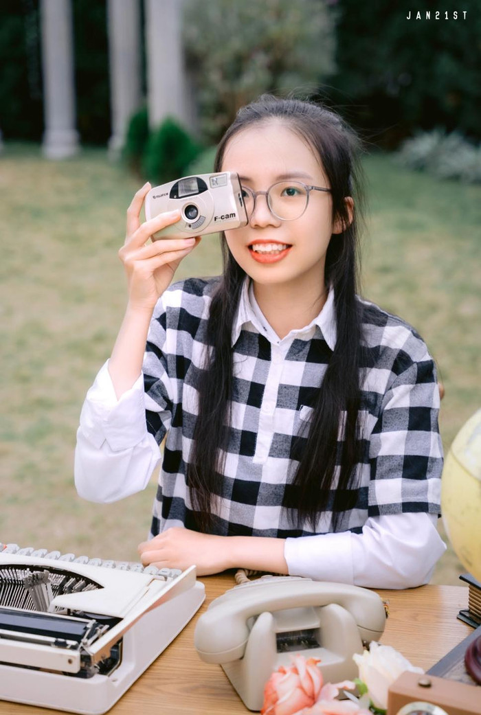 Cựu học sinh lớp 12D1 Trường Trung học phổ thông Nguyễn Gia Thiều nung nấu một tình yêu mãnh liệt với môn Ngữ Văn và luôn tâm niệm “không được bỏ cuộc”. (Ảnh: NVCC) Ảnh 3.jpg