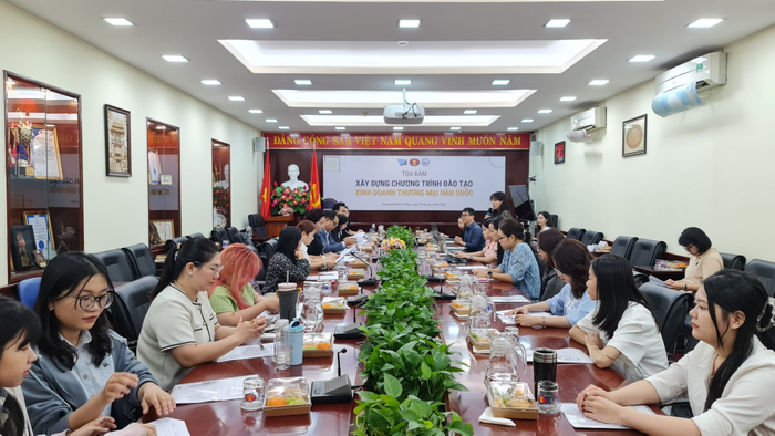 Tọa đàm xây dựng chương trình đào tạo kinh doanh thương mại Hàn Quốc. Website nhà trường toadam.png