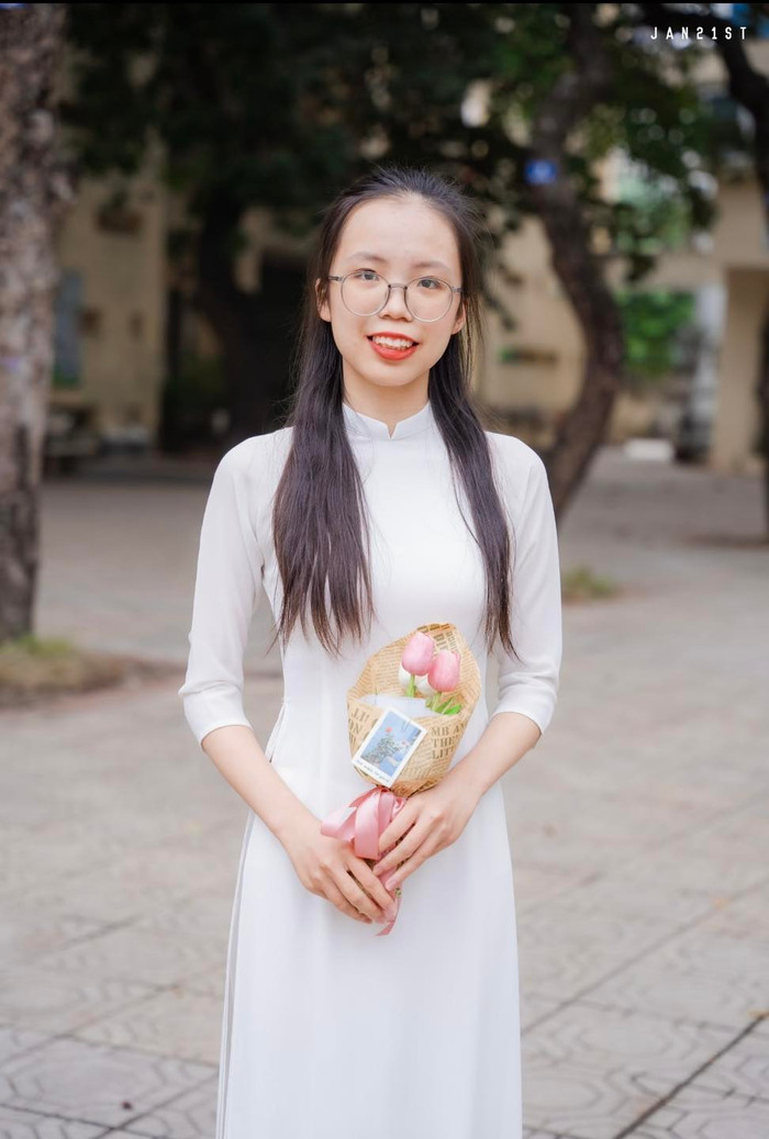 Nguyễn Hà Nhi, thủ khoa kỳ thi tốt nghiệp trung học phổ thông 2024 đến từ Hà Nội với tổng điểm 57,85. (Ảnh: NVCC) Ảnh 1.jpg
