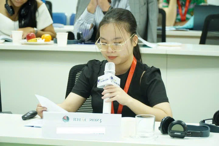 Trần Thị Khánh Vi, thủ khoa kép ngành Đông Nam Á học năm 2023, Trường Đại học Khoa học Xã hội và Nhân văn, Đại học Quốc gia Hà Nội. Ảnh: NVCC Trần Thị Khánh Vi, Thủ khoa khép ngành Đông Nam Á học 2023, rường Đại học Khoa học Xã hội và Nhân văn, Đại học Quốc gia Hà Nội. Ảnh NVCC .jpg