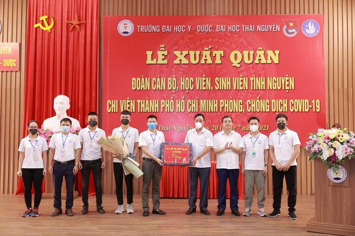 Nhiều cá nhân, tổ chức, đơn vị đã ủng hộ, đồng hành cùng Trường Đại học Y Dược (Đại học Thái Nguyên) trong cuộc chiến chống dịch Covid-19.(Ảnh: Nhà trường cung cấp) Nhiều cá nhân, tổ chức, đơn vị đã ủng hộ, đồng hành cùng Trường Đại học Y Dược (Đại học Thái Nguyên) trong cuộc chiến chống dịch Covid-19.(Ảnh: Nhà trường cung cấp)
