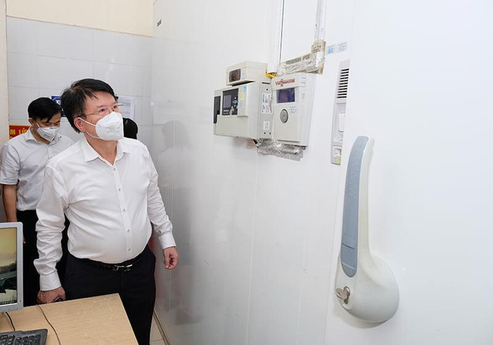 Thứ trưởng Bộ Y tế trong buổi làm việc tại CDC Thành phố Hà Nội. Thứ trưởng Bộ Y tế trong buổi làm việc tại CDC Thành phố Hà Nội.