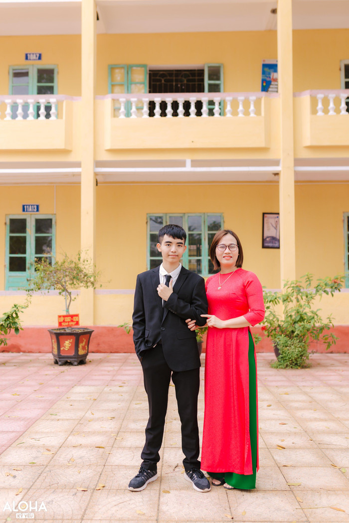 Thân Trọng An cùng cô giáo của mình. (Ảnh: NVCC) Thân Trọng An cùng cô giáo của mình. (Ảnh: NVCC)