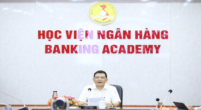 Phó Giáo sư, Tiến sĩ Đào Minh Phúc – Chủ tịch Hội đồng Học viện Ngân hàng, kiêm Chủ nhiệm Câu lạc bộ Khối đào tạo và nghiên cứu khoa học ngân hàng phát biểu khai mạc Hội thảo. Phó Giáo sư, Tiến sĩ Đào Minh Phúc – Chủ tịch Hội đồng Học viện Ngân hàng, kiêm Chủ nhiệm Câu lạc bộ Khối đào tạo và nghiên cứu khoa học ngân hàng phát biểu khai mạc Hội thảo.
