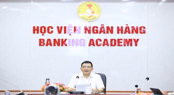 Phó Giáo sư, Tiến sĩ Đào Minh Phúc – Chủ tịch Hội đồng Học viện Ngân hàng, kiêm Chủ nhiệm Câu lạc bộ Khối đào tạo và nghiên cứu khoa học ngân hàng phát biểu khai mạc Hội thảo.