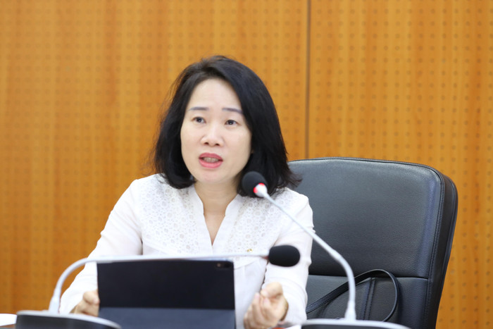 Bà Lê Vân Trinh – Phó Giám đốc Trường Đào tạo và Phát triển Nguồn nhân lực chia sẻ tại buổi Hội thảo. Bà Lê Vân Trinh – Phó Giám đốc Trường Đào tạo và Phát triển Nguồn nhân lực chia sẻ tại buổi Hội thảo.