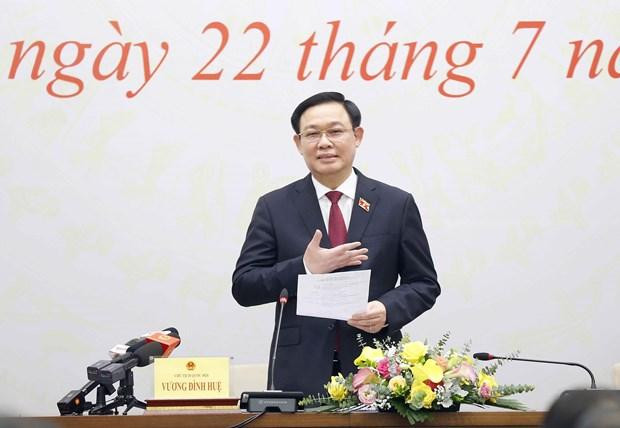 Chủ tịch Quốc hội Vương Đình Huệ trả lời các câu hỏi của phóng viên báo chí. Chủ tịch Quốc hội Vương Đình Huệ trả lời các câu hỏi của phóng viên báo chí.