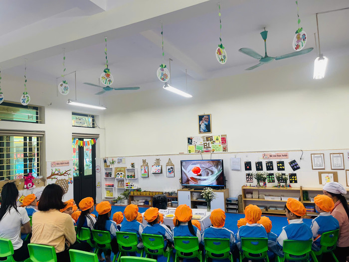 Việc ứng dụng công nghệ AI giúp giáo viên gặp nhiều thuận lợi hơn trong giảng dạy. Ảnh minh họa: Mạnh Dũng. Việc ứng dụng công nghệ AI giúp giáo viên gặp nhiều thuận lợi hơn trong giảng dạy. Ảnh minh họa: Mạnh Dũng.