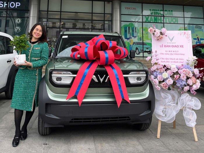 Nhiều người chuyển sang dùng xe điện để lan tỏa lối sống xanh, bảo vệ môi trường. (Ảnh tư liệu: NVCC) cô Hương PHT VIN.jpg