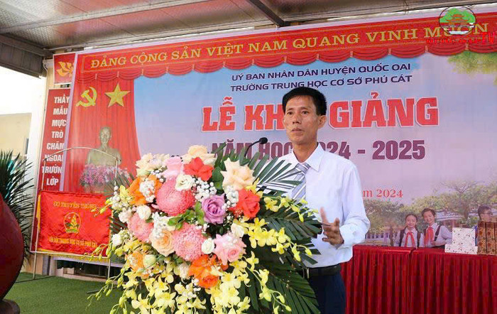 thầy Sơn THCS Phú Cát.jpg