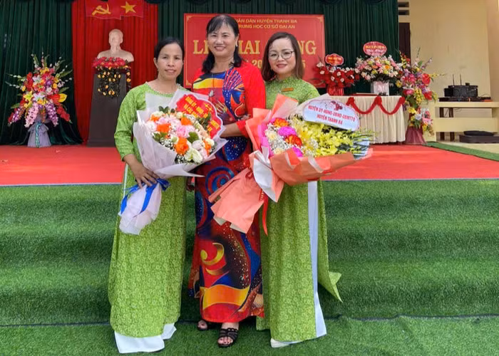 cô Hồng Đại An.jpg