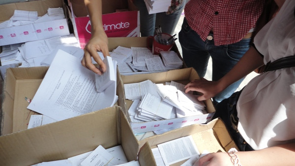 Phao thi được bán tràn lan tại các hiệu photo (Ảnh: Minh Phương) Phao thi được bán tràn lan tại các hiệu photo (Ảnh: Minh Phương)