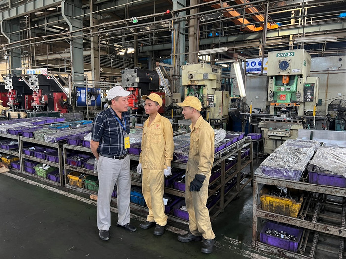 Sinh viên Trường Cao đẳng Công nghiệp Việt Đức thực tập tại doanh nghiệp. Ảnh website trường.