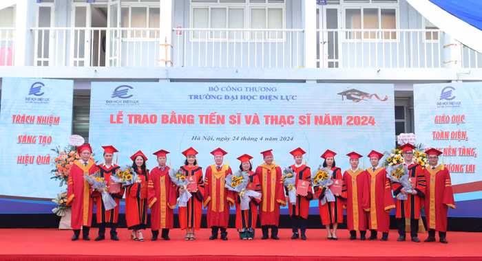 Tốt nghiệp TS, TS.JPG