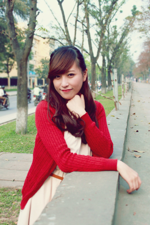 cuộc sống có muôn vàn khó khăn nhưng nếu cứ chỉ nhìn vào những khó khăn đó thì ta sẽ mãi mãi không bao giờ cố gắng được. Vì thế, tôi thà cứ làm một cô bé “tô hồng” cho cuộc sống, để biết lạc quan, biết tự tin vào chính mình, biết mỉm cười trước những khó khăn, và, biết YÊU THƯƠNG mọi người vô điều kiện... cuộc sống có muôn vàn khó khăn nhưng nếu cứ chỉ nhìn vào những khó khăn đó thì ta sẽ mãi mãi không bao giờ cố gắng được. Vì thế, tôi thà cứ làm một cô bé “tô hồng” cho cuộc sống, để biết lạc quan, biết tự tin vào chính mình, biết mỉm cười trước những khó khăn, và, biết YÊU THƯƠNG mọi người vô điều kiện...
