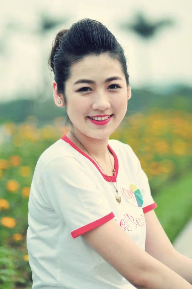 Số đo: 1m72, 56kg. 86 – 67 – 90 Số đo: 1m72, 56kg. 86 – 67 – 90