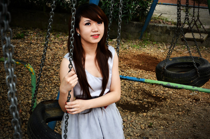 Tôi có một cô bạn thân ước mơ trở thành nữ nhà báo được cô bạn ấy ấp ủ từ thủa nhỏ. Người cha của cô bạn ấy là một nhà báo khá nổi tiếng, là nhà báo có lương tâm với nghề và là tấm gương của những nhà báo ngày hôm nay. Cha bạn ấy đã qua đời trong một lần đi tác nghiệp để viết bài cho một vụ án hình sự. Chính vì sự hi sinh của người cha mà gia đình cô bạn ấy đã ra sức ngăn cản cô bạn theo ghề báo.Nhưng với niềm đam mê với sự yêu thích và tâm huyết được truyền từ người cha. Bạn đã quyết tâm tiếp bước cha chính cha là nguồn động lực để cô bạn ấy theo đuổi sự nghiệp báo chí. Tôi có một cô bạn thân ước mơ trở thành nữ nhà báo được cô bạn ấy ấp ủ từ thủa nhỏ. Người cha của cô bạn ấy là một nhà báo khá nổi tiếng, là nhà báo có lương tâm với nghề và là tấm gương của những nhà báo ngày hôm nay. Cha bạn ấy đã qua đời trong một lần đi tác nghiệp để viết bài cho một vụ án hình sự. Chính vì sự hi sinh của người cha mà gia đình cô bạn ấy đã ra sức ngăn cản cô bạn theo ghề báo.Nhưng với niềm đam mê với sự yêu thích và tâm huyết được truyền từ người cha. Bạn đã quyết tâm tiếp bước cha chính cha là nguồn động lực để cô bạn ấy theo đuổi sự nghiệp báo chí.