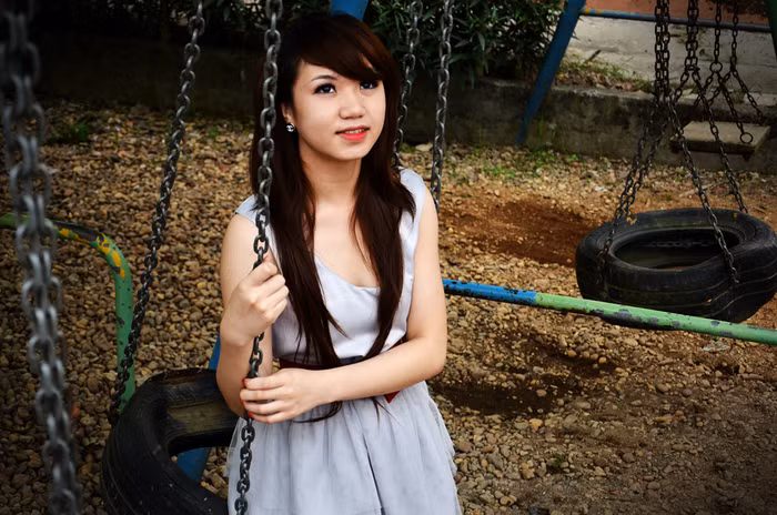 Tôi có một cô bạn thân ước mơ trở thành nữ nhà báo được cô bạn ấy ấp ủ từ thủa nhỏ. Người cha của cô bạn ấy là một nhà báo khá nổi tiếng, là nhà báo có lương tâm với nghề và là tấm gương của những nhà báo ngày hôm nay. Cha bạn ấy đã qua đời trong một lần đi tác nghiệp để viết bài cho một vụ án hình sự. Chính vì sự hi sinh của người cha mà gia đình cô bạn ấy đã ra sức ngăn cản cô bạn theo ghề báo.Nhưng với niềm đam mê với sự yêu thích và tâm huyết được truyền từ người cha. Bạn đã quyết tâm tiếp bước cha chính cha là nguồn động lực để cô bạn ấy theo đuổi sự nghiệp báo chí.