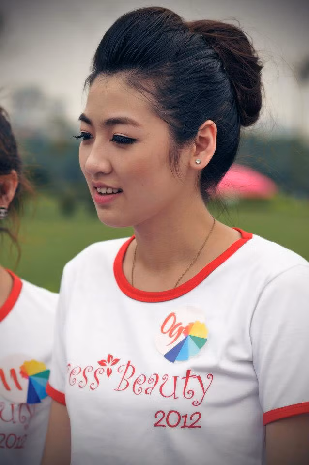 Thành tích cá nhân: - Làm mẫu ảnh cho một số báo tuổi teen. - Tham dự cuộc thi “Lambretta face contest”.