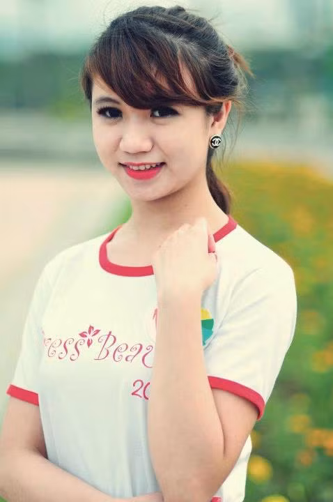 Tôi đã thi vào khoa truyền hình với ước mơ trở thành một MC đem đến tiếng nói và món ăn tinh thần bổ ích cho công chúng. Càng học càng được tìm hiểu về nghề báo tôi càng thấy thích thú và đam mê hơn với nghề này. Tôi sẽ quyết tâm trở thành nữ nhà báo trong tương lai. Nghề báo chính là thư kí trung thành của xã hội là những người làm đẹp hơn cho cuộc đời. Tôi đã thi vào khoa truyền hình với ước mơ trở thành một MC đem đến tiếng nói và món ăn tinh thần bổ ích cho công chúng. Càng học càng được tìm hiểu về nghề báo tôi càng thấy thích thú và đam mê hơn với nghề này. Tôi sẽ quyết tâm trở thành nữ nhà báo trong tương lai. Nghề báo chính là thư kí trung thành của xã hội là những người làm đẹp hơn cho cuộc đời.