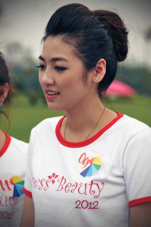 Thành tích cá nhân: - Làm mẫu ảnh cho một số báo tuổi teen. - Tham dự cuộc thi “Lambretta face contest”. Thành tích cá nhân: - Làm mẫu ảnh cho một số báo tuổi teen. - Tham dự cuộc thi “Lambretta face contest”.