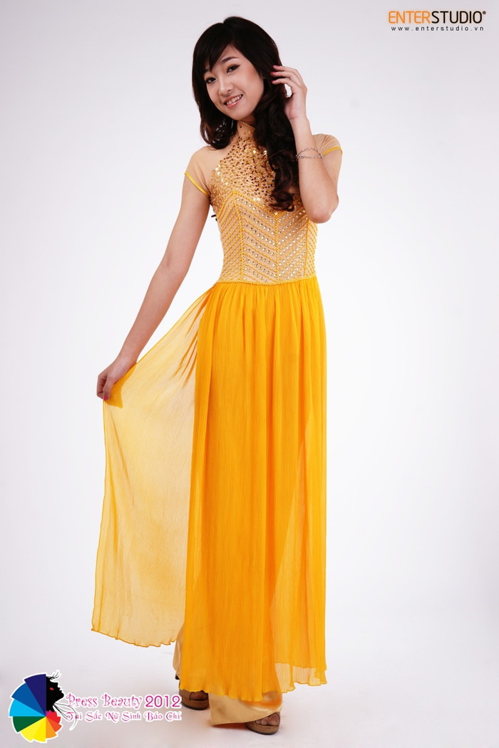 Thành tích cá nhân: - Giải ba cuộc thi “Kể chuyện về tấm gương đạo đức Hồ Chí Minh” quận Tây Hồ năm 2008. - Giải ba cuộc thi Học sinh giỏi văn thành phố 2009. - Tốt nghiệp lớp Academic English 6 của Australian centre for education and training. - Hoàn thành khóa học “Phòng vệ thông minh” (đào tạo kỹ năng phòng cháy chữa cháy). Thành tích cá nhân: - Giải ba cuộc thi “Kể chuyện về tấm gương đạo đức Hồ Chí Minh” quận Tây Hồ năm 2008. - Giải ba cuộc thi Học sinh giỏi văn thành phố 2009. - Tốt nghiệp lớp Academic English 6 của Australian centre for education and training. - Hoàn thành khóa học “Phòng vệ thông minh” (đào tạo kỹ năng phòng cháy chữa cháy).