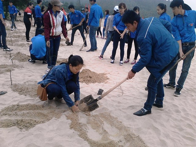 Mỗi đoàn viên thanh niên tham gia trồng, chăm sóc ít nhất một cây xanh, mỗi chi đoàn chăm sóc một vườn cây góp phần làm cho đất nước ngày càng xanh tươi như lời dạy của Bác Hồ.