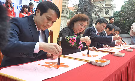 Trách nhiệm giáo dục bây giờ thuộc về ai, nhà trường, gia đình hay xã hội? ảnh 2