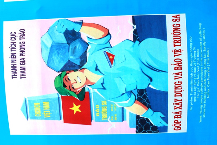 Tác phẩm: "Thanh niên tích cực tham gia phong trào góp đá xây dựng và bảo vệ Trường Sa" của tác giả Cao Tuấn Việt