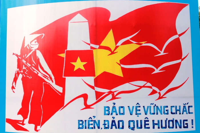 Tác phẩm: "Bảo vệ vững chắc biển, đảo quê hương" của tác giả Dương Văn Tiến