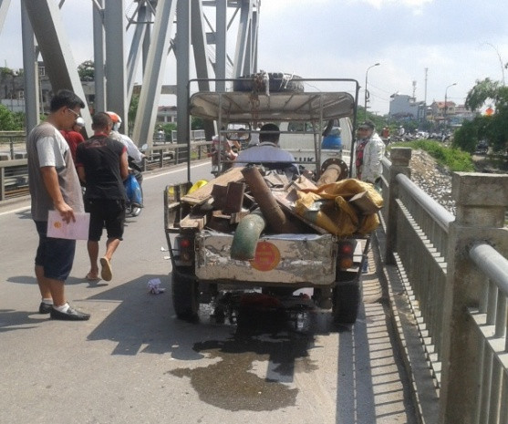 Xe ba gác gắn mác thương binh gây tai nạn.