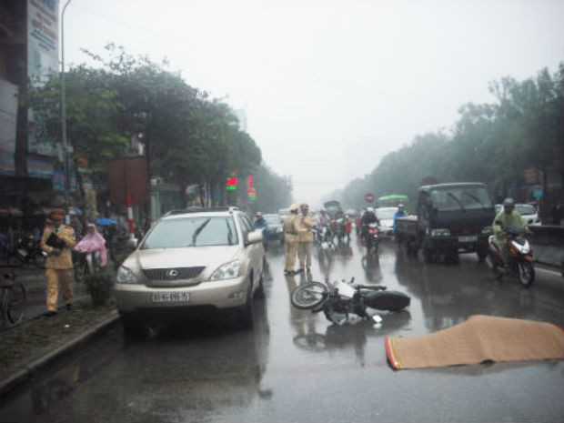 Chiếc xe Luxus gây tai nạn bị nghi ngờ mang biển số giả, số khung số máy không có trong hồ sơ quản lý phương tiện ở Việt Nam. (Ảnh minh họa) Chiếc xe Luxus gây tai nạn bị nghi ngờ mang biển số giả, số khung số máy không có trong hồ sơ quản lý phương tiện ở Việt Nam. (Ảnh minh họa)