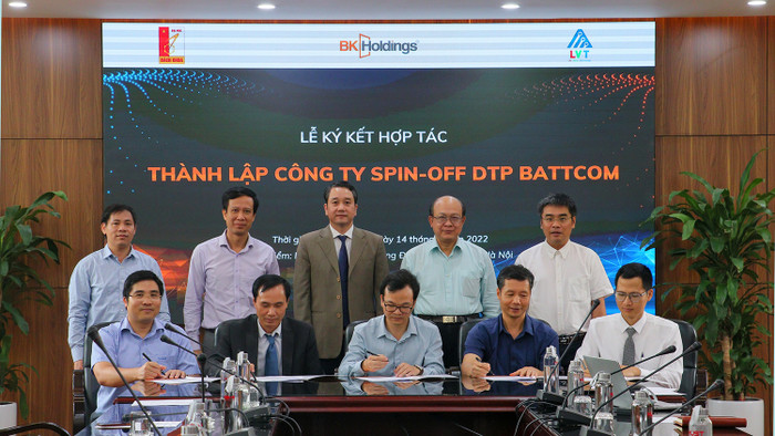 Lễ ký kết thành lập công ty spin-off DTP Battcom. Ảnh: BK Holdings Anh3.jpg
