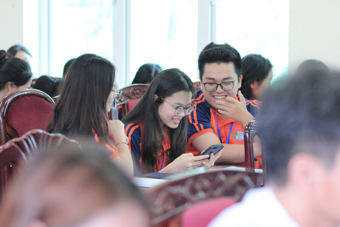 Nhiều học sinh thích thú với nội dung của Hội thảo. Ảnh: Châu Anh GDVN_Ảnh 6.JPG