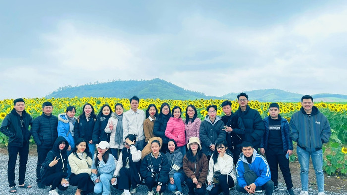 Cán bộ, sinh viên Trường Đại học Vinh trong chuyến tham quan thực tế (Ảnh: Viện Nông nghiệp và Tài nguyên, Trường Đại học Vinh) Anh3.jpg