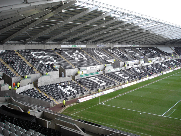 BXH 20 SVĐ Premier League: Old Trafford xách dép Etihad & Emirates ảnh 10