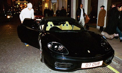 Beckham cũng không hề kém cạnh Cristiano Ronaldo với chiếc Ferrari 360 Spider