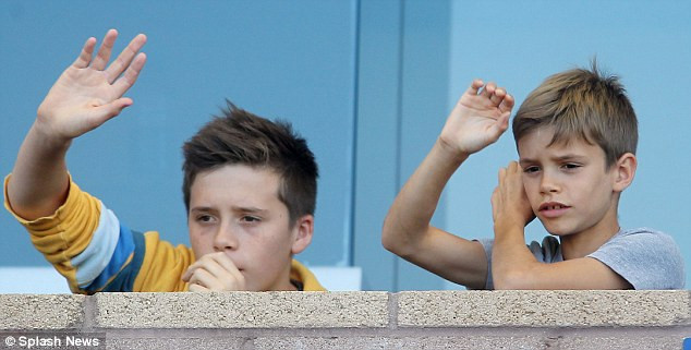 Brooklyn và Romeo không quên những cử chỉ động viên cha