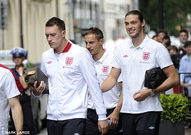 Trước đó, ĐT Anh đã có buổi họp báo trước khi lên đường đến tòa thị chính Krakow Trước đó, ĐT Anh đã có buổi họp báo trước khi lên đường đến tòa thị chính Krakow