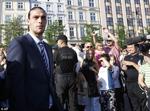 Các CĐV háo hức chiêm ngưỡng tận mắt những thần tượng Các CĐV háo hức chiêm ngưỡng tận mắt những thần tượng