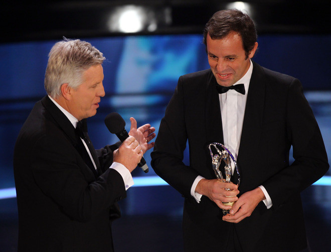 Chủ tịch Rosell lên nhận giải CLB thể thao xuất sắc nhất năm 2012 của Barcelona